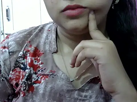 Cute_Aliyaa webcam