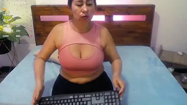 Yeseniaa25_