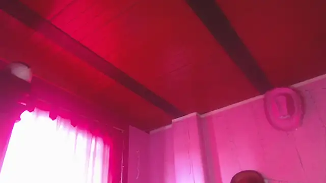 NikkiRous_ webcam
