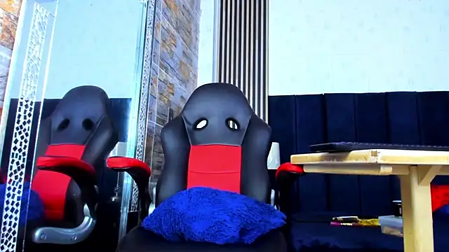 MiaMalkoba webcam
