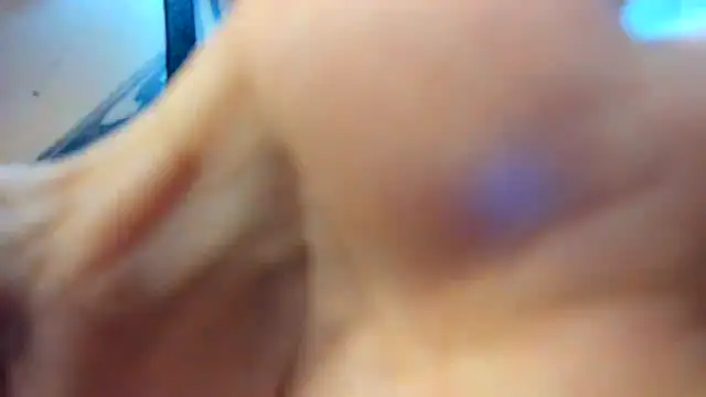 RoxanaBorns_ webcam