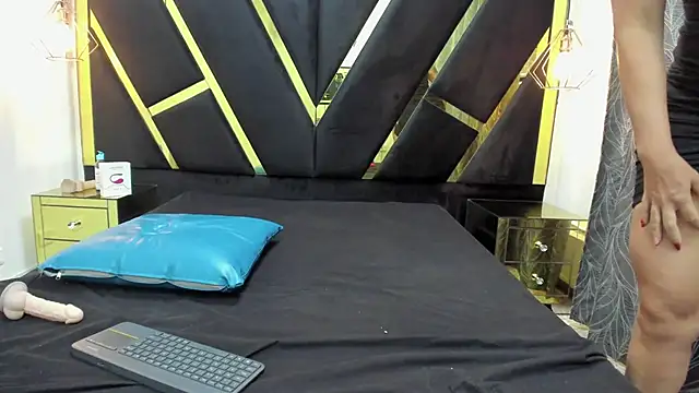 agatha_fit webcam