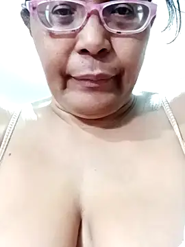 sexymomsn webcam