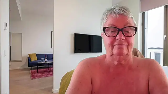 Mystery-Grandmother webcam