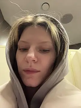 maryhiggins (F young) - naked playing with pussy