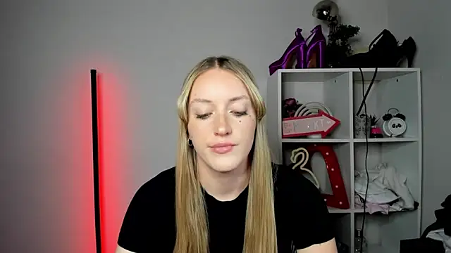 EvelynBlond webcam