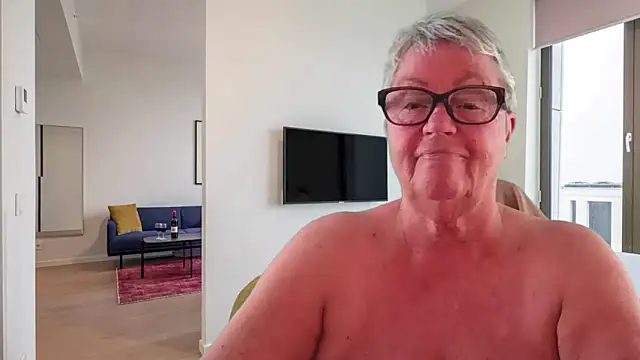 Mystery-Grandmother webcam