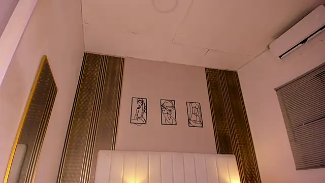 zoe_sky_ webcam