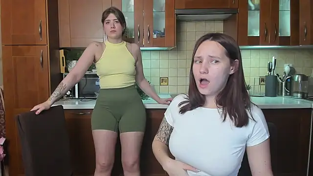 HotCaramellsTV webcam