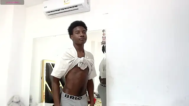 NoahJhonson69 webcam