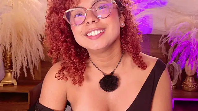 lara_curly webcam