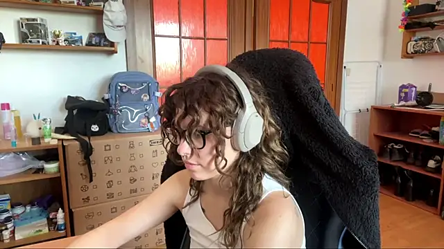 PillowPeachX webcam