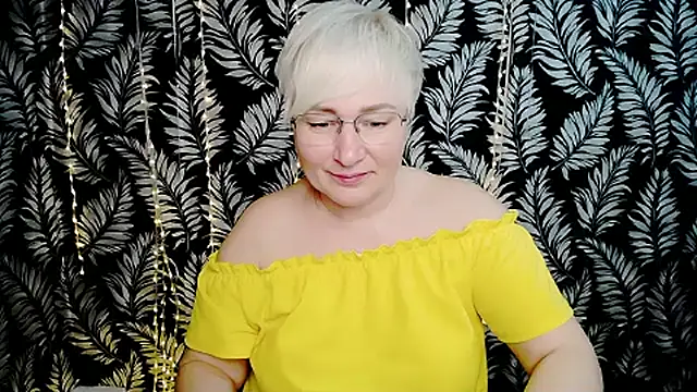 Olivia_playful webcam