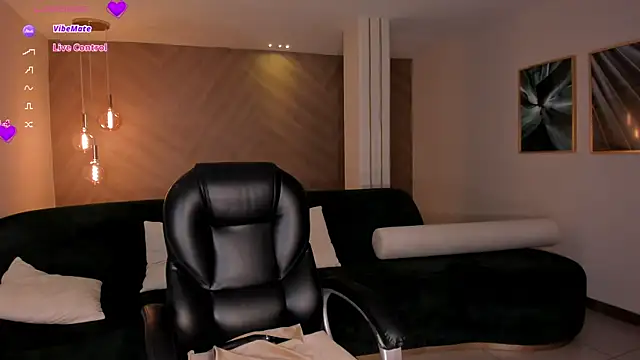 MaryLewis_ webcam