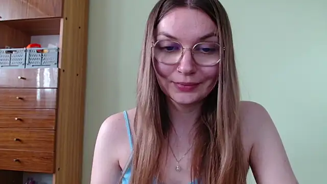 LooveELLYx webcam