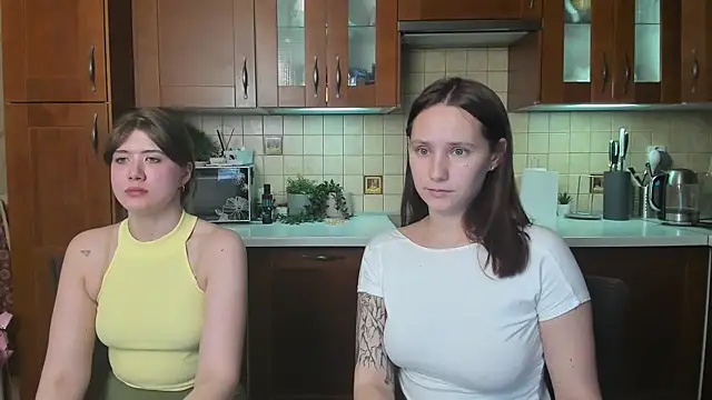 HotCaramellsTV webcam