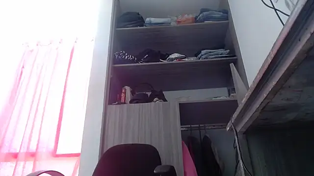 nicolle_milf1978 webcam