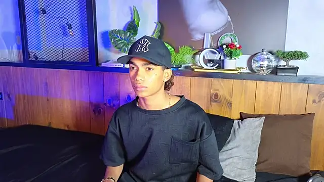 AlanCutee webcam