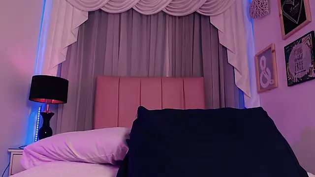 IsabelleDaza webcam