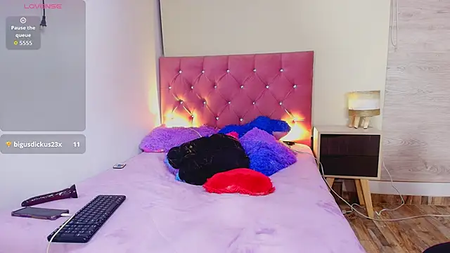 Nyra_Queen webcam