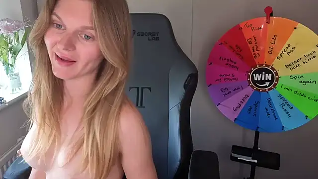 Lilly-Luscious webcam