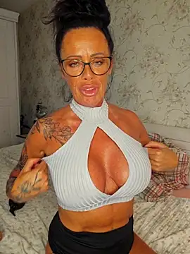 Misses-Cougar webcam
