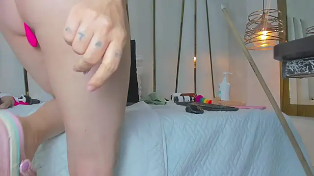 violet_gray_ webcam
