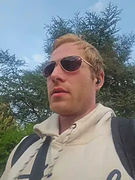 bigdick_ben@xh webcam