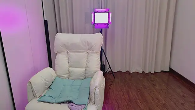 Onecutelittle webcam