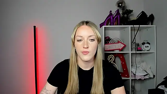 EvelynBlond webcam