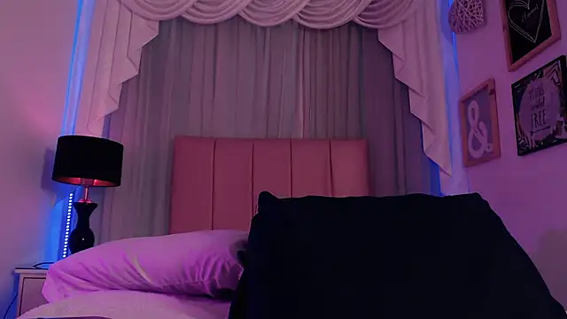 IsabelleDaza webcam