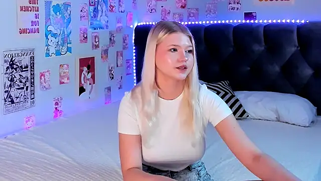 LunariaFox webcam