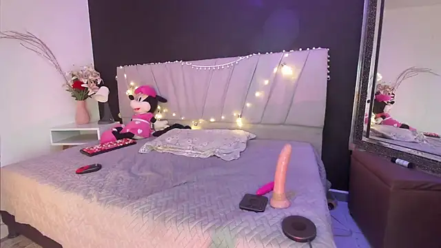 adharaharper webcam