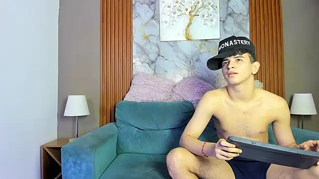 LOVE_GUYS1 webcam