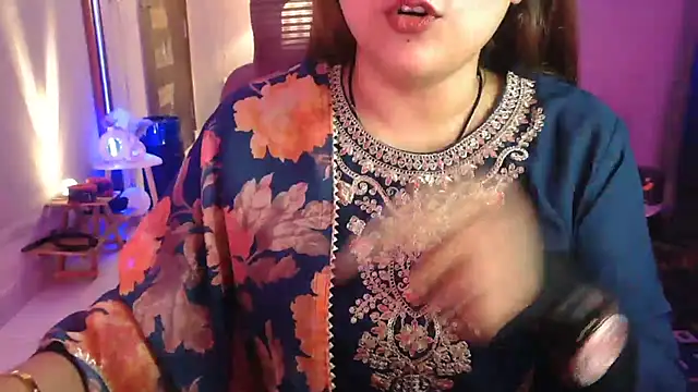 Mitikaa live sex cam