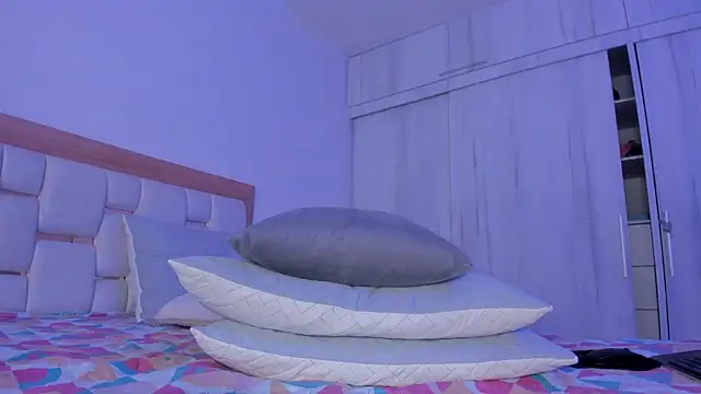 mia_hank webcam