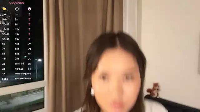 Ur_neighbor_Kira webcam