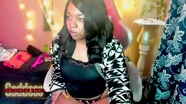 Goddess_MercedesRedd webcam