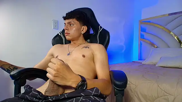Milo_Storm webcam