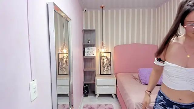 LORELAIGIVEN webcam