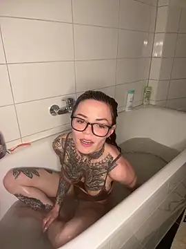 skinnylilly (F young) - 🖤 Put on Nipple Clamps 5 min 🍒