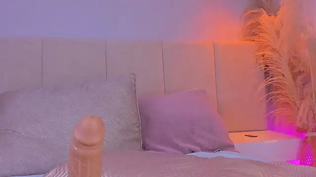 aprilebony_ webcam