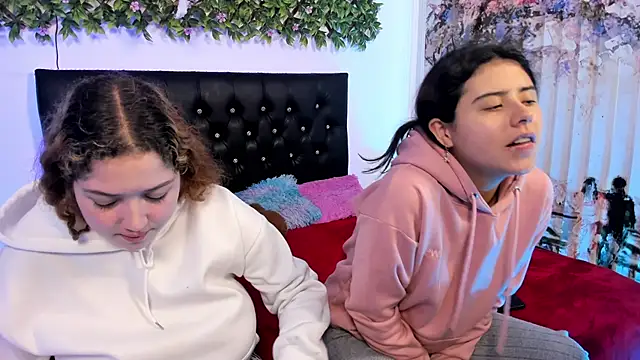 valeria_and_zoe webcam