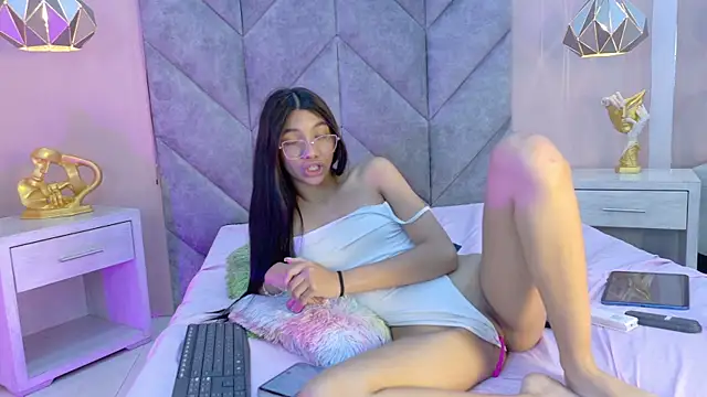 SERENA_JONESS webcam