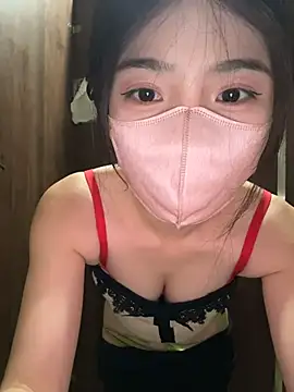 gougou13 (F young) - 户外男厕刺激自慰（精油抹胸）
