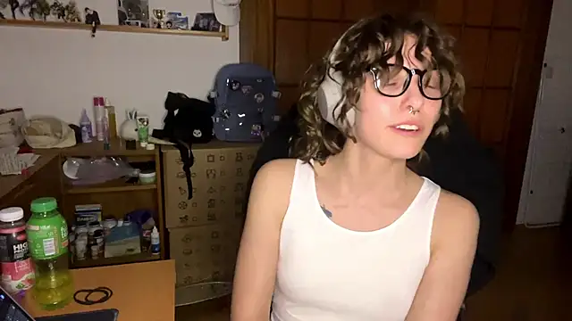PillowPeachX webcam