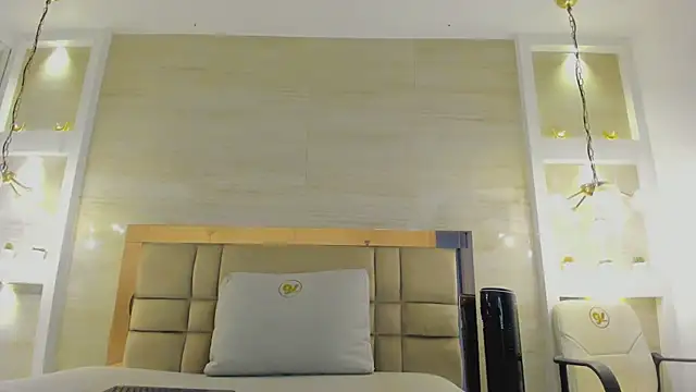 chloe_murray webcam