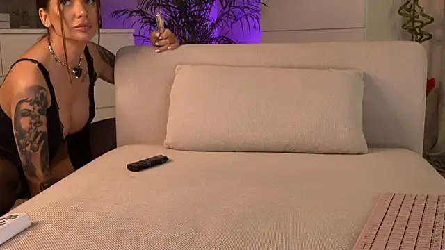 Tinydoll_XO webcam