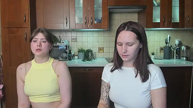 HotCaramellsTV webcam