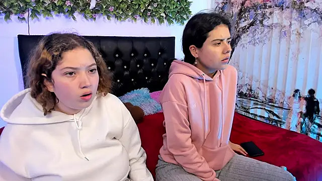 valeria_and_zoe